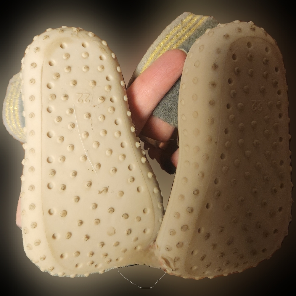 Lot of toddler shoes - Picture 5 of 8